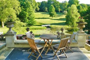 patio table and chairs 